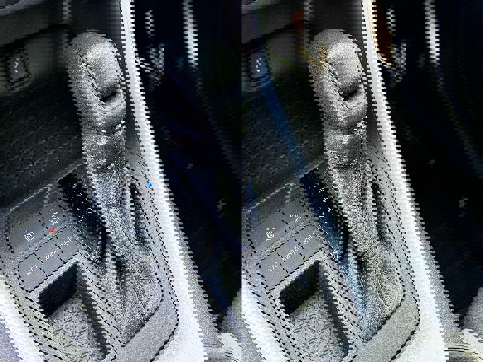 Used 2020 Toyota RAV4 XLE image 26