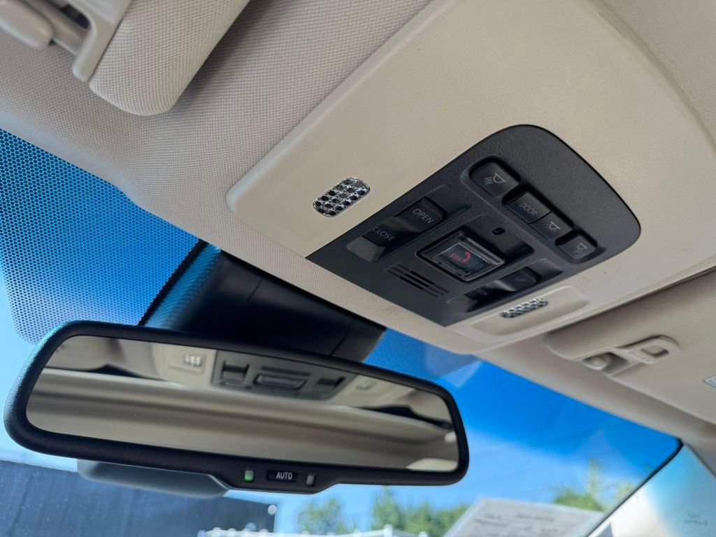 Used 2022 Toyota Avalon XLE w/ Moonroof Package FWD image 36
