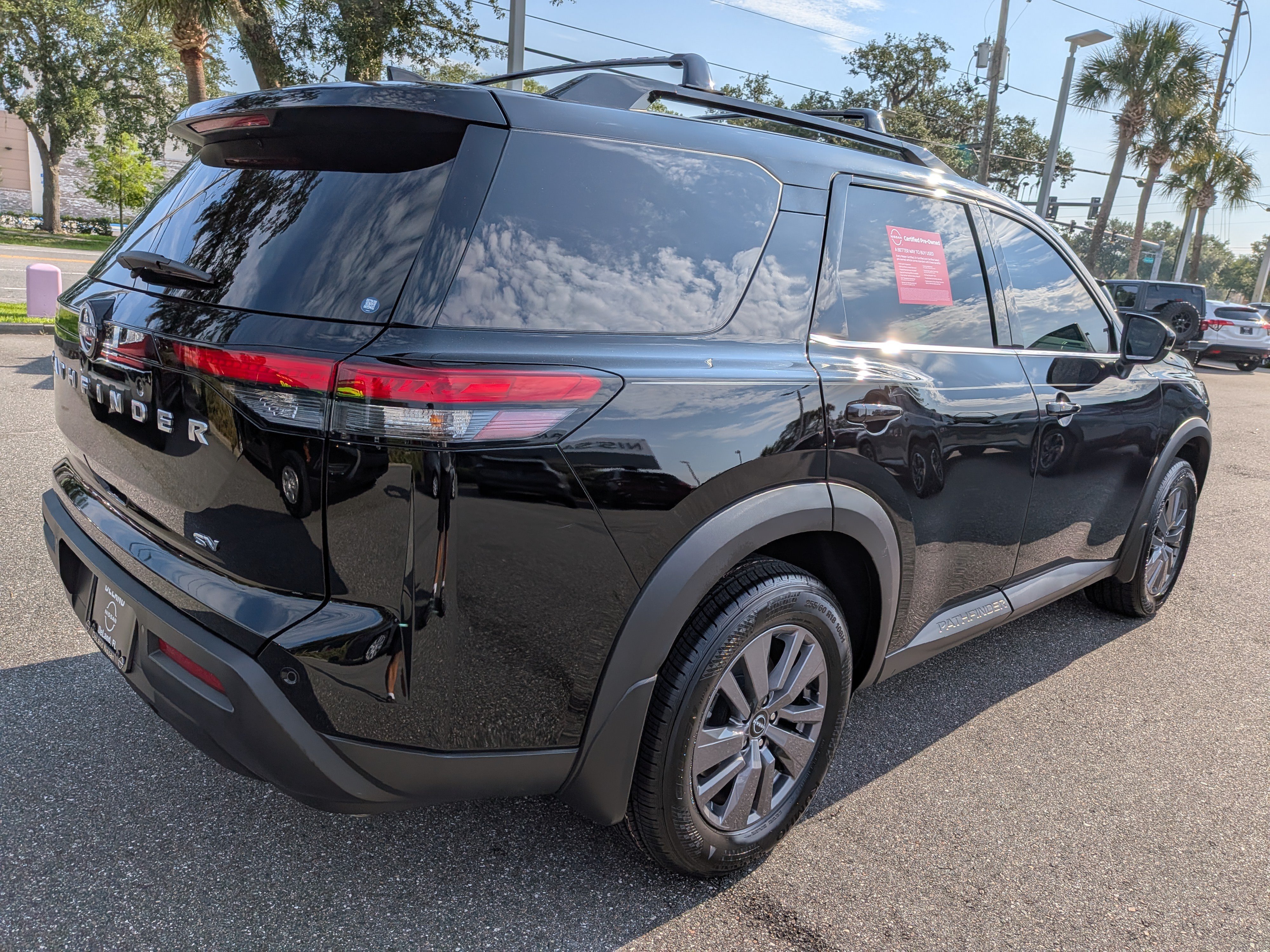 Certified 2024 Nissan Pathfinder SV FWD image 4
