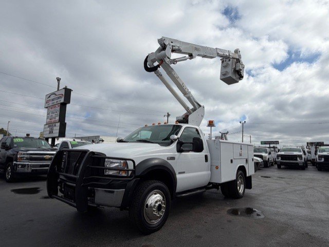 Used 2006 Ford F550 4x4 Regular Cab Super Duty image 2