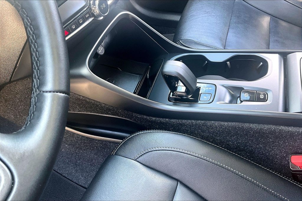 Certified 2025 Volvo XC40 B5 Core AWD/4WD image 19