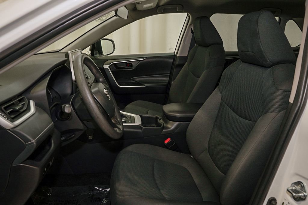 Used 2025 Toyota RAV4 LE image 9