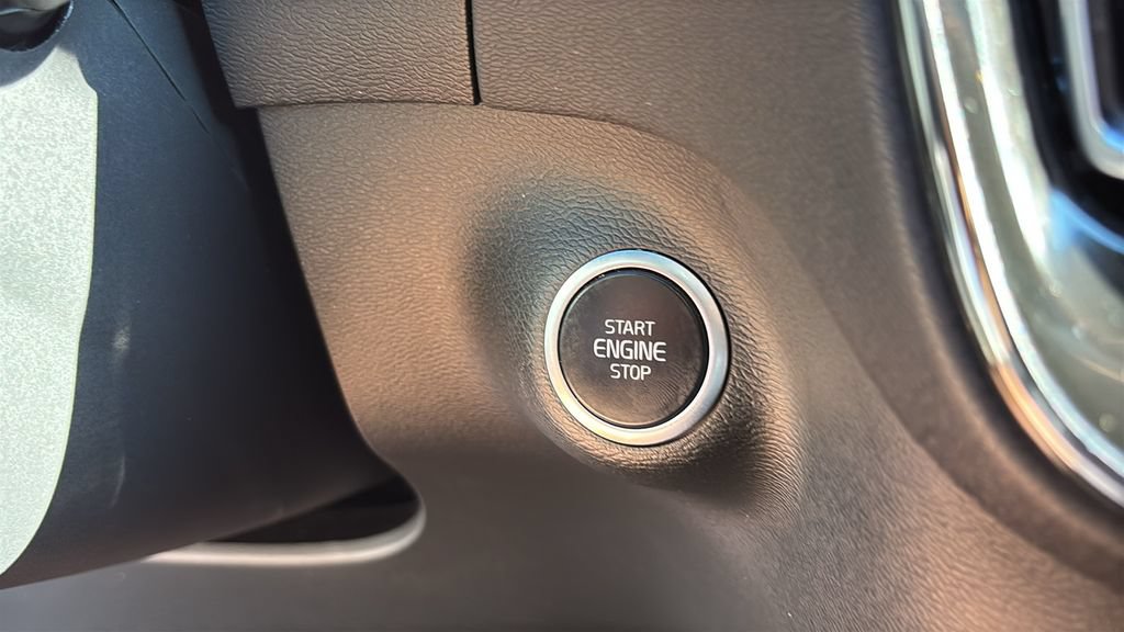 Certified 2025 Volvo XC40 B5 Core w/ Climate Package AWD/4WD image 15