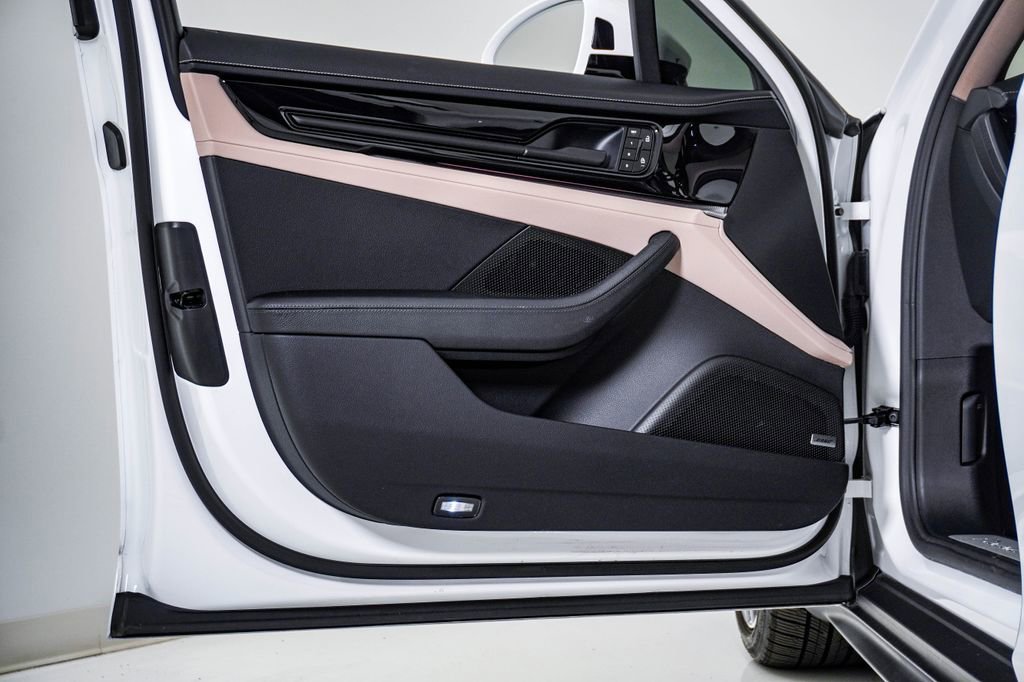 Certified 2025 Porsche Panamera 4 AWD/4WD image 25