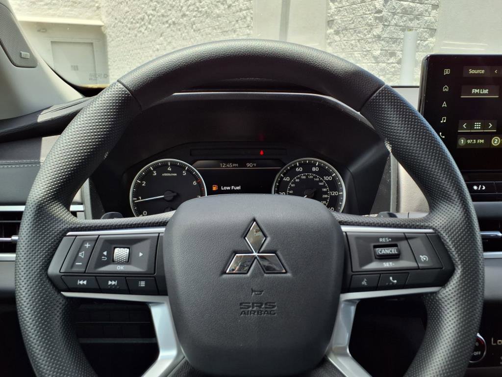 New 2025 Mitsubishi Outlander ES image 10