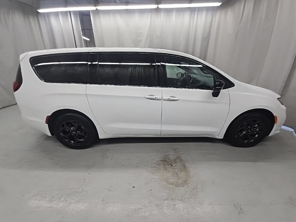 Used 2024 Chrysler Pacifica Limited FWD image 6