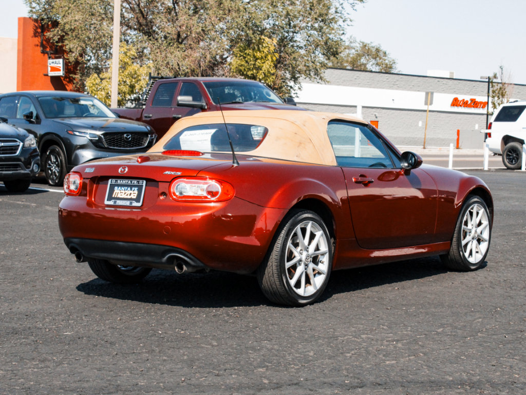 Used 2010 MAZDA MX-5 Miata Grand Touring w/ Premium Pkg RWD image 5