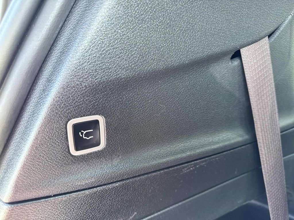 Used 2024 Chrysler Pacifica Touring image 13