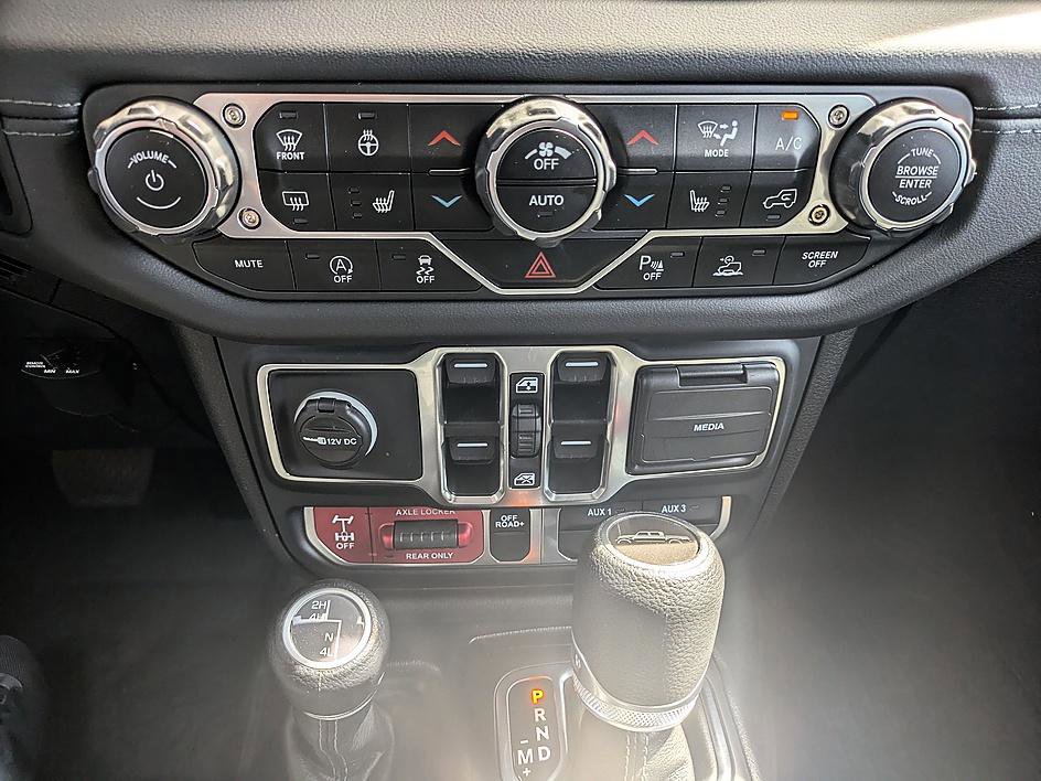 Used 2024 Jeep Gladiator Mojave w/ Safety Group image 25