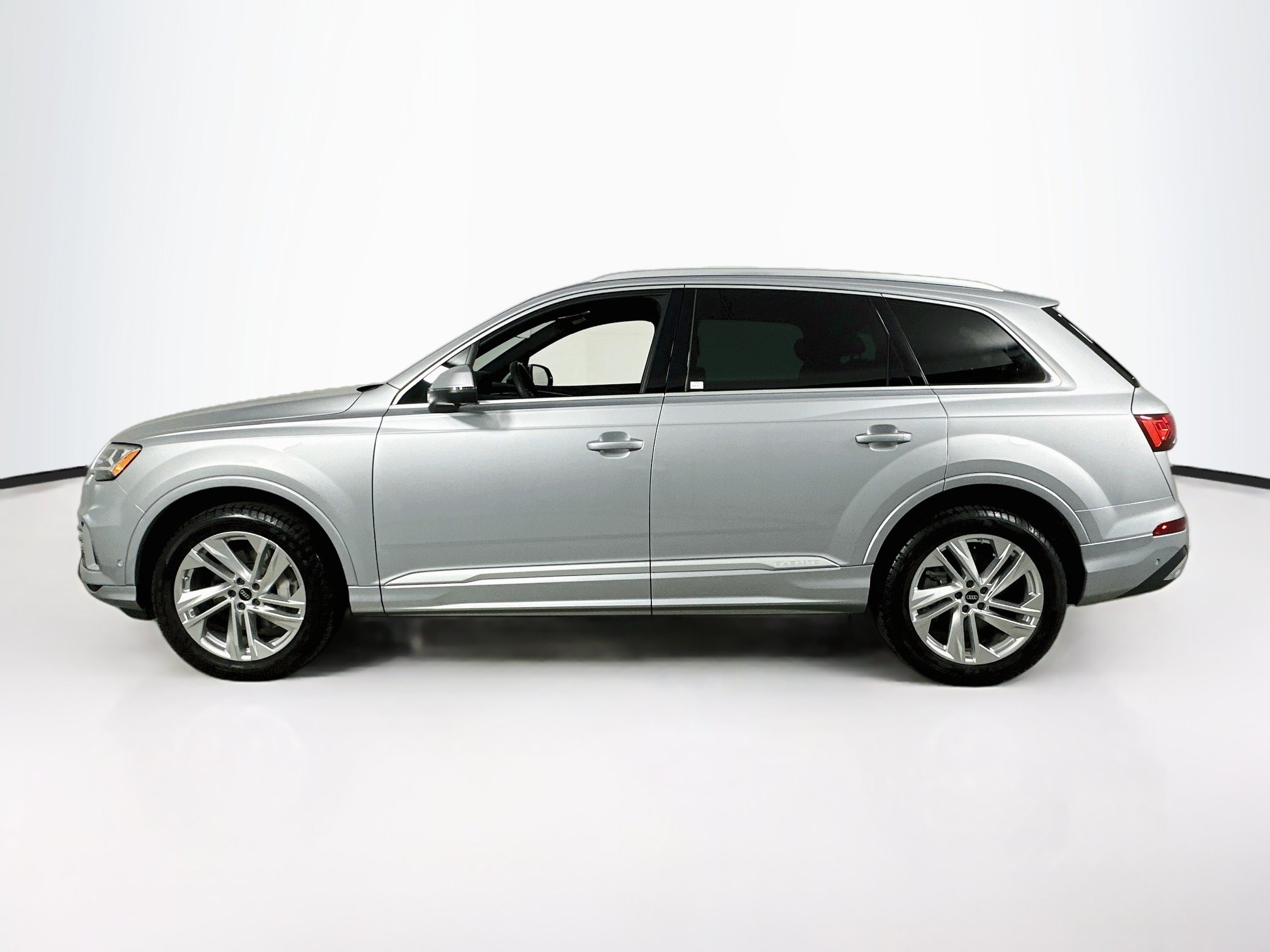 Used 2022 Audi Q7 2.0T Premium w/ Convenience Package AWD/4WD image 8