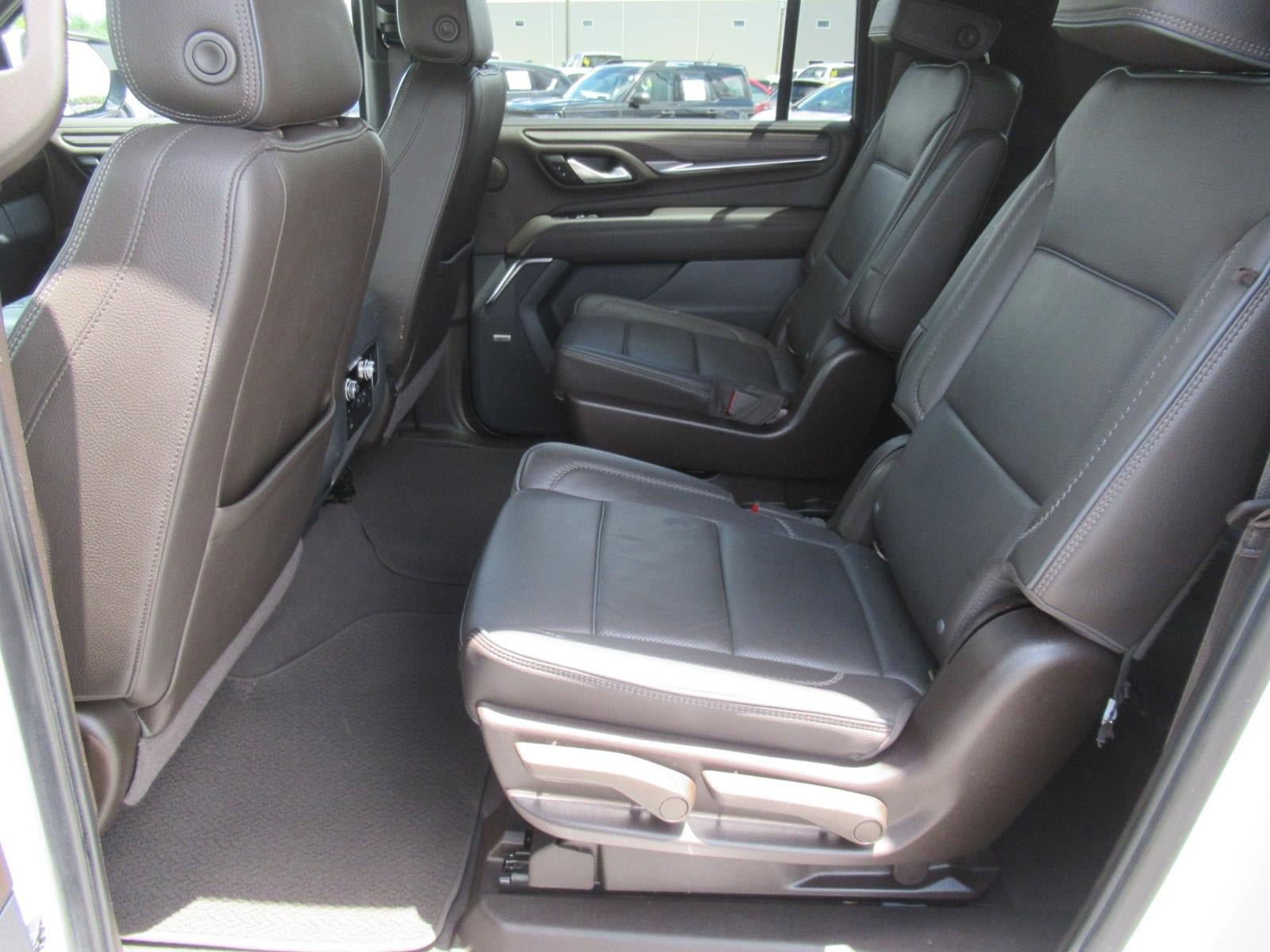 Used 2022 GMC Yukon XL Denali w/ Advanced Technology Package AWD/4WD image 36