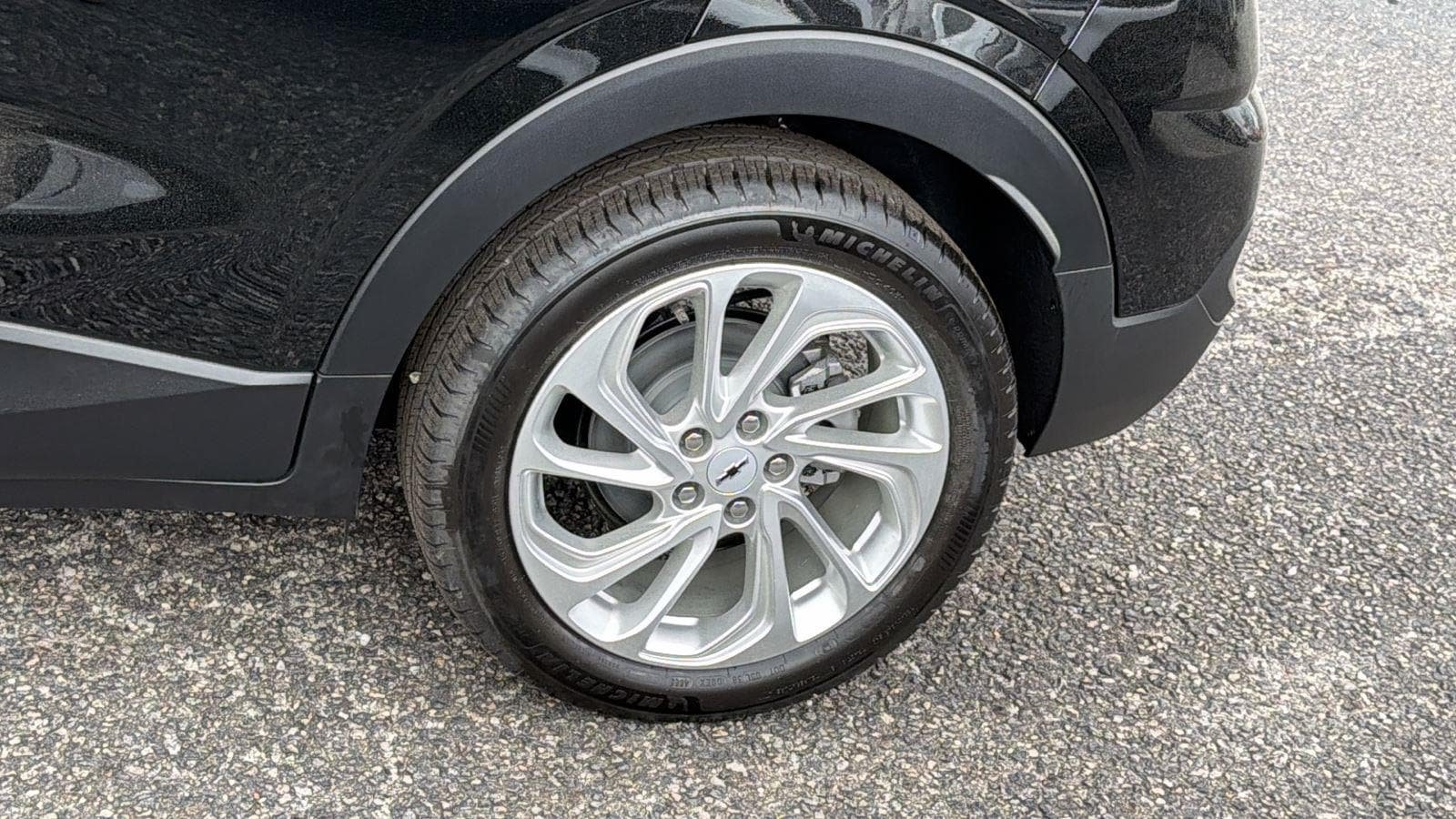 New 2027 Chevrolet Bolt LT w/ Comfort Package FWD image 9