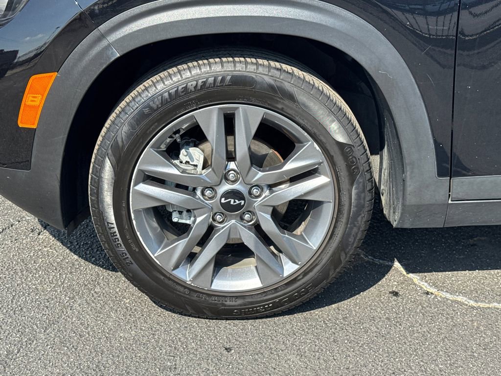 Used 2023 Kia Seltos S FWD image 12