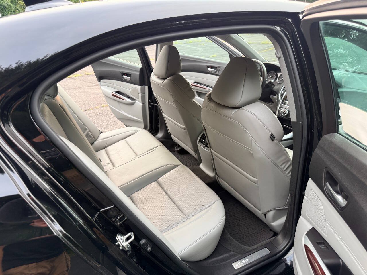Used 2015 Acura TLX w/ Technology Package FWD image 16