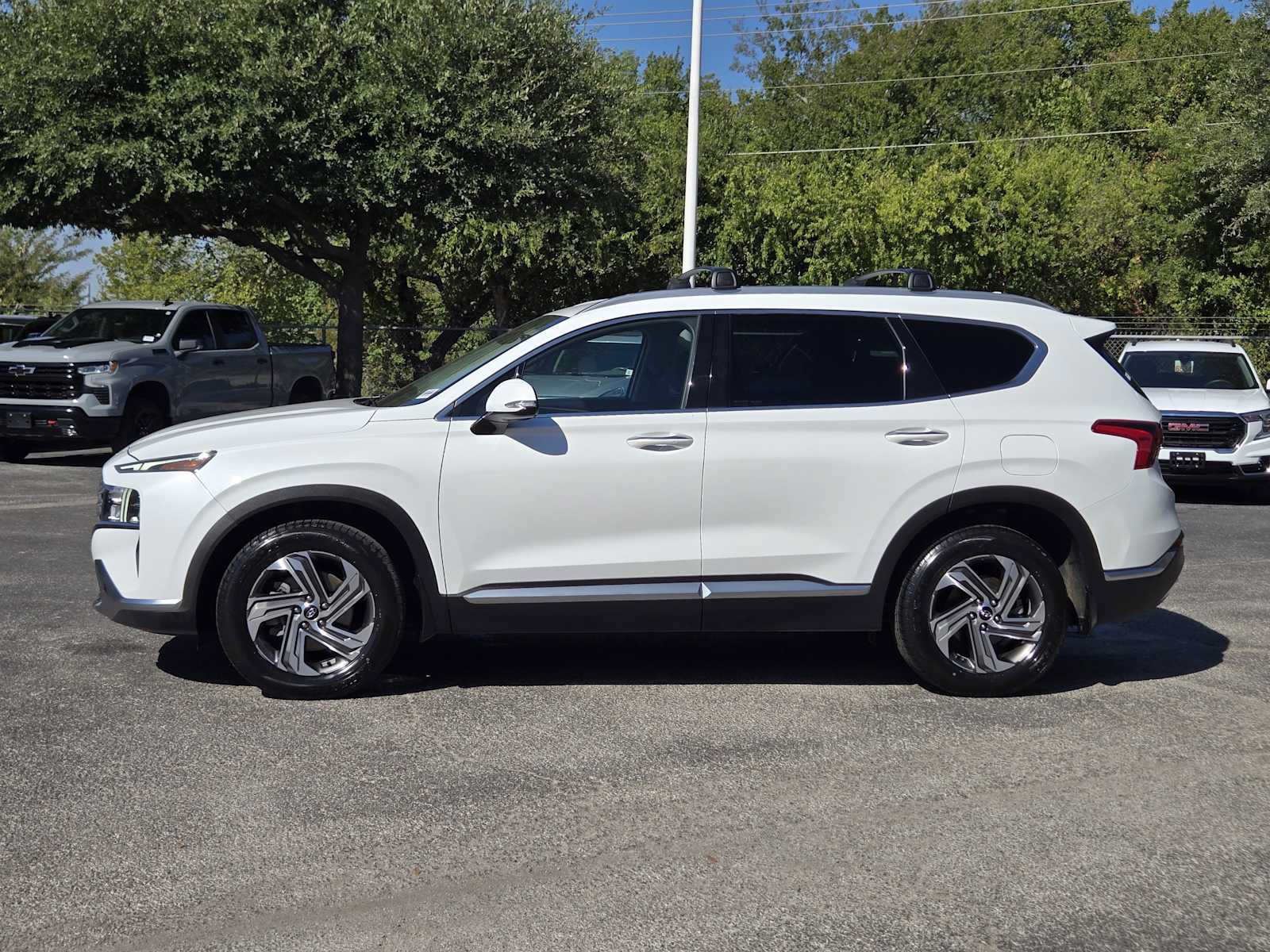 Used 2022 Hyundai Santa Fe SEL w/ Convenience Package FWD image 4