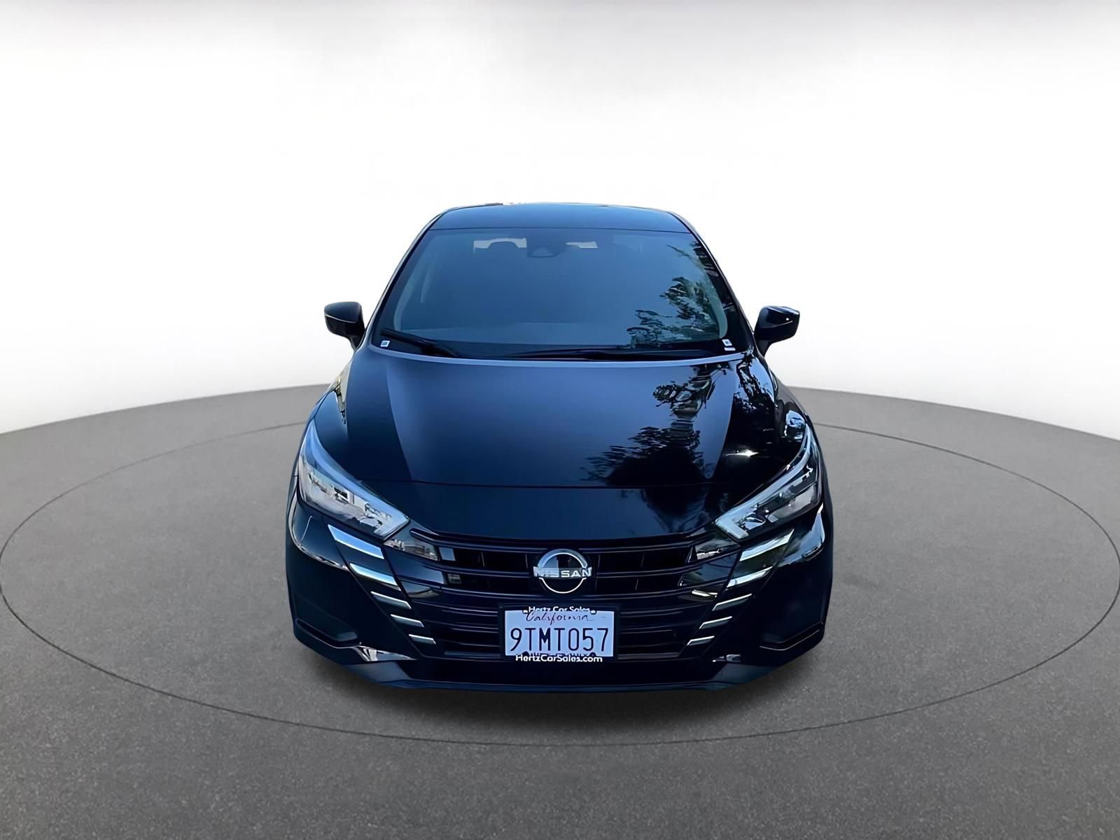 Used 2025 Nissan Versa SV image 4