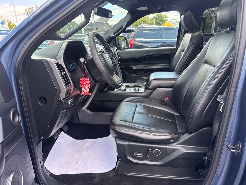 Used 2019 Ford Expedition XLT w/ Equipment Group 202A AWD/4WD image 31