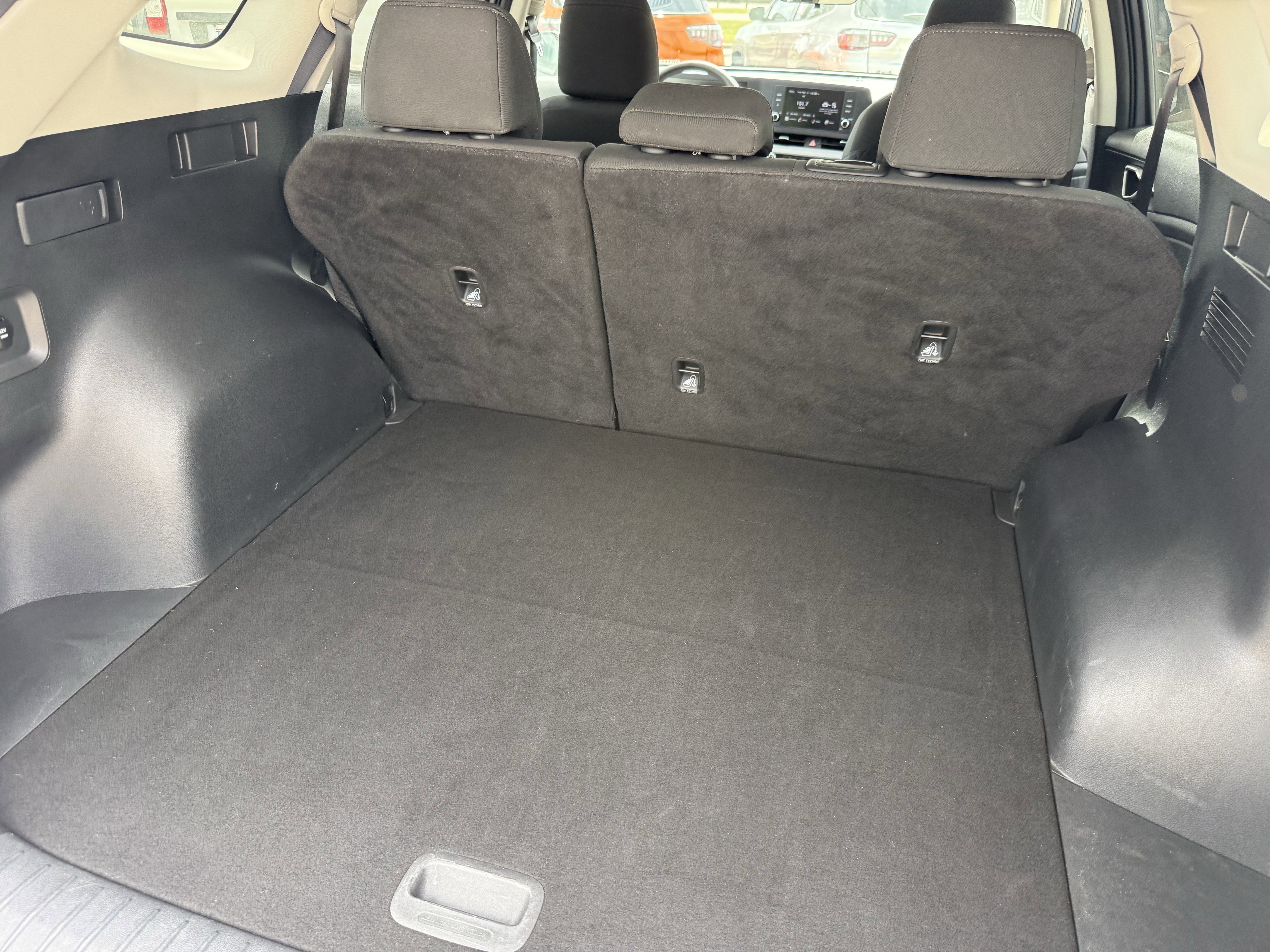 Used 2025 Kia Sportage LX image 32