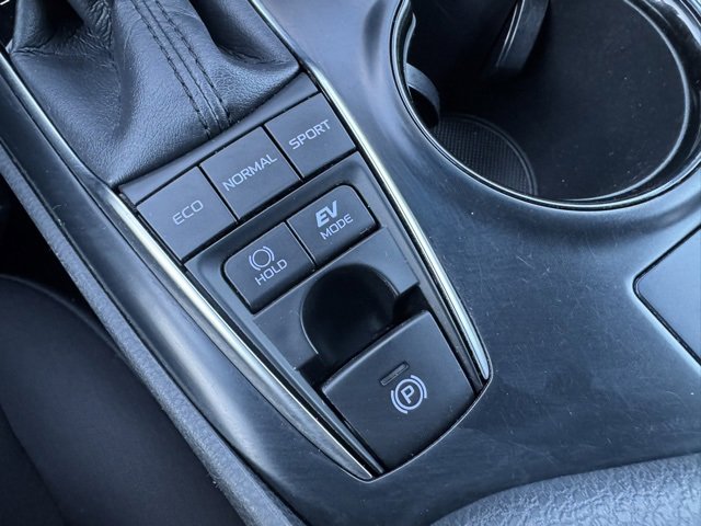 Certified 2018 Toyota Camry LE image 16