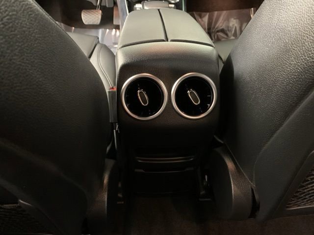 Used 2023 Mercedes-Benz EQB 300 4MATIC image 34