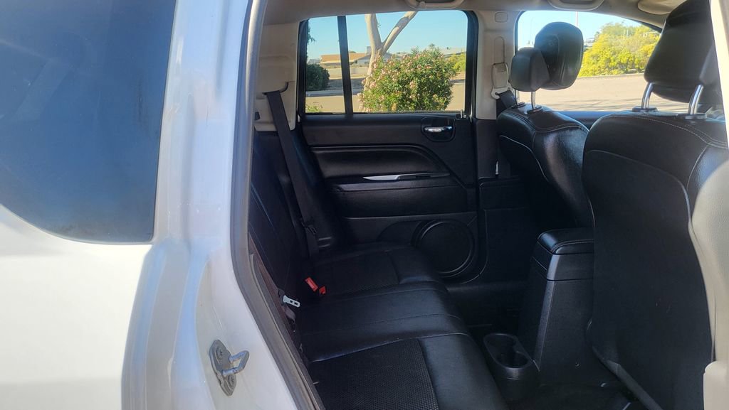 Used 2016 Jeep Compass Latitude image 24