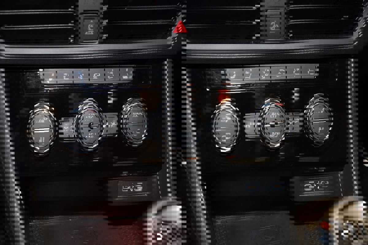 Used 2024 Volkswagen Jetta GLI Autobahn image 29