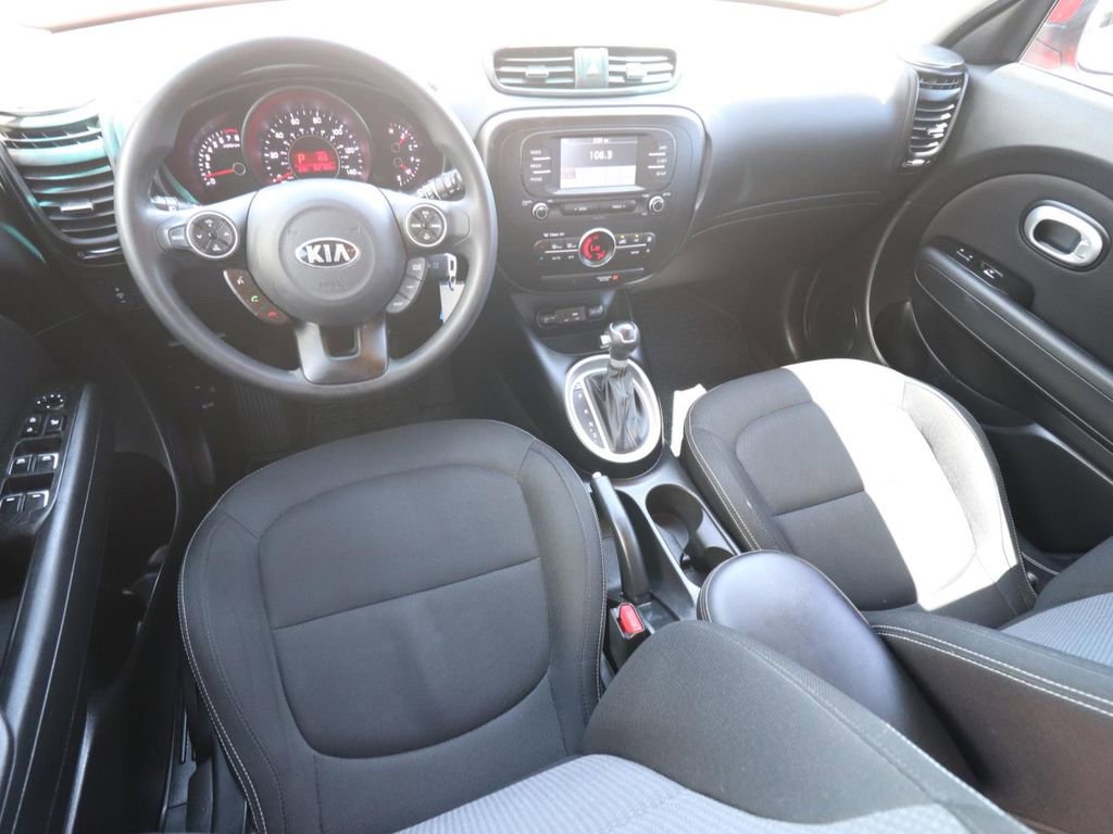 Used 2017 Kia Soul + image 6