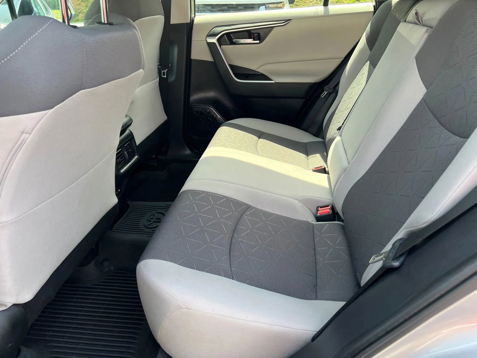 Used 2021 Toyota RAV4 XLE image 10