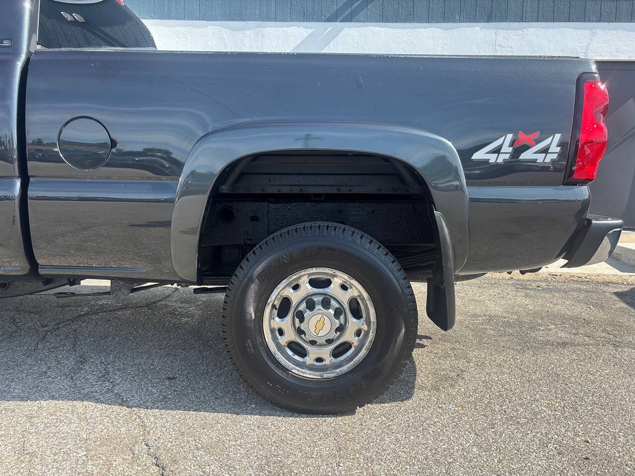 Used 2005 Chevrolet Silverado 2500 LS AWD/4WD image 11