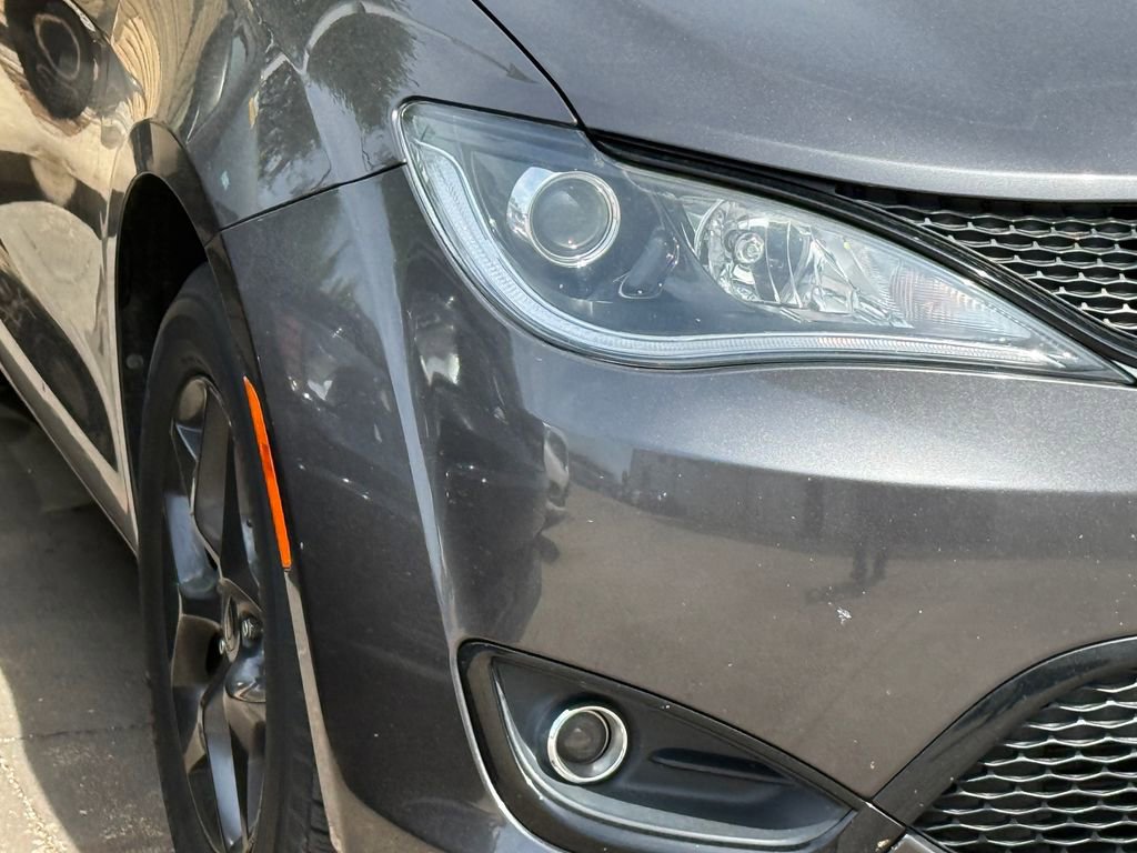 Used 2018 Chrysler Pacifica Touring Plus w/ S Appearance Package image 4