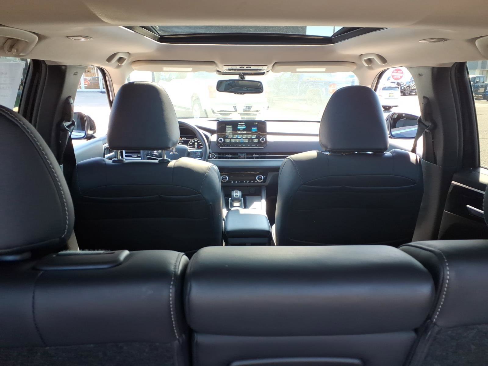 Used 2023 Mitsubishi Outlander SE image 19