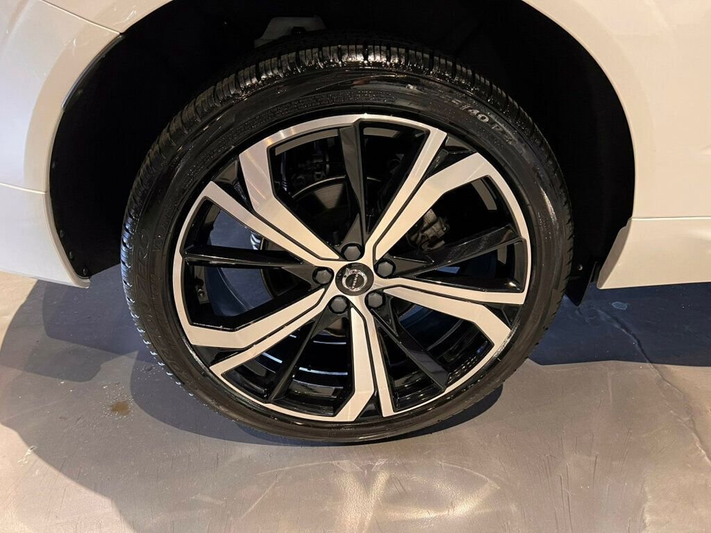 Used 2023 Volvo XC60 B5 Ultimate AWD/4WD image 12