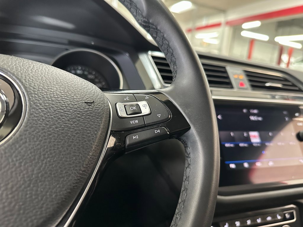 Used 2020 Volkswagen Tiguan SE w/ Panoramic Sunroof Package image 19