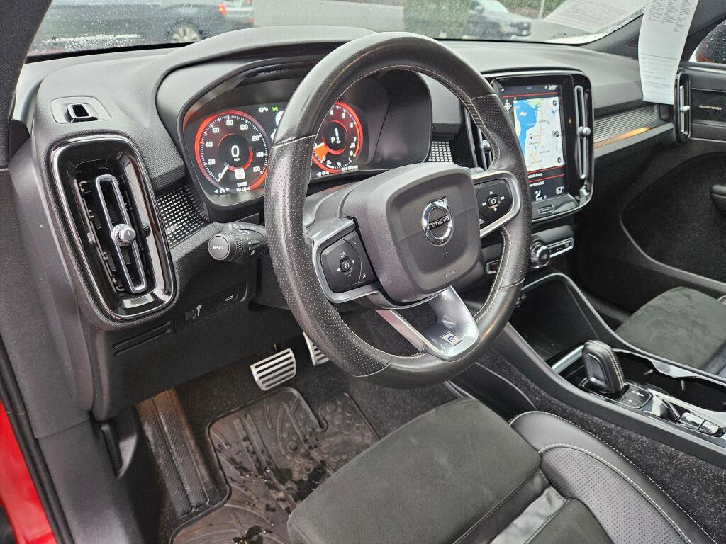 Used 2020 Volvo XC40 T5 R-Design image 18