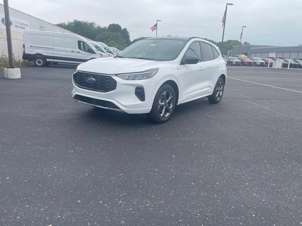 Used 2023 Ford Escape ST-Line w/ Tech Pack #1 AWD/4WD image 1