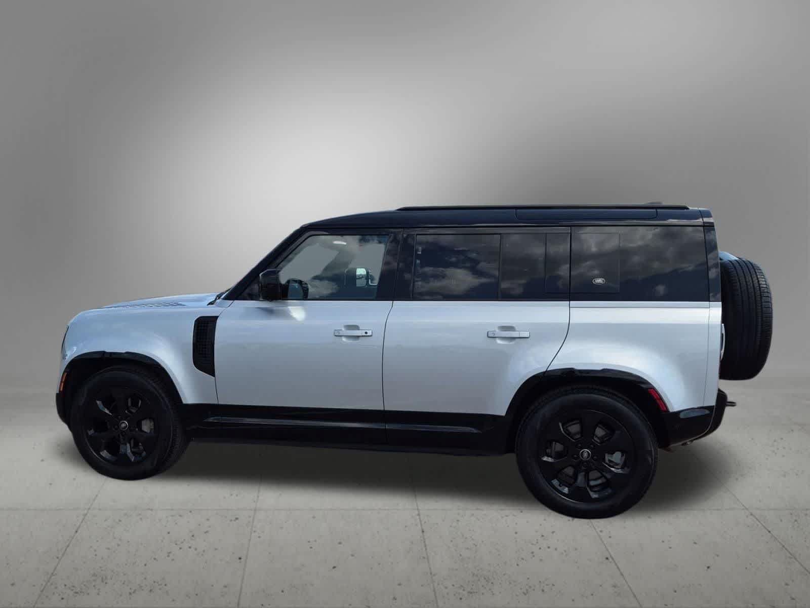 Used 2024 Land Rover Defender 110 X-Dynamic SE AWD/4WD image 3