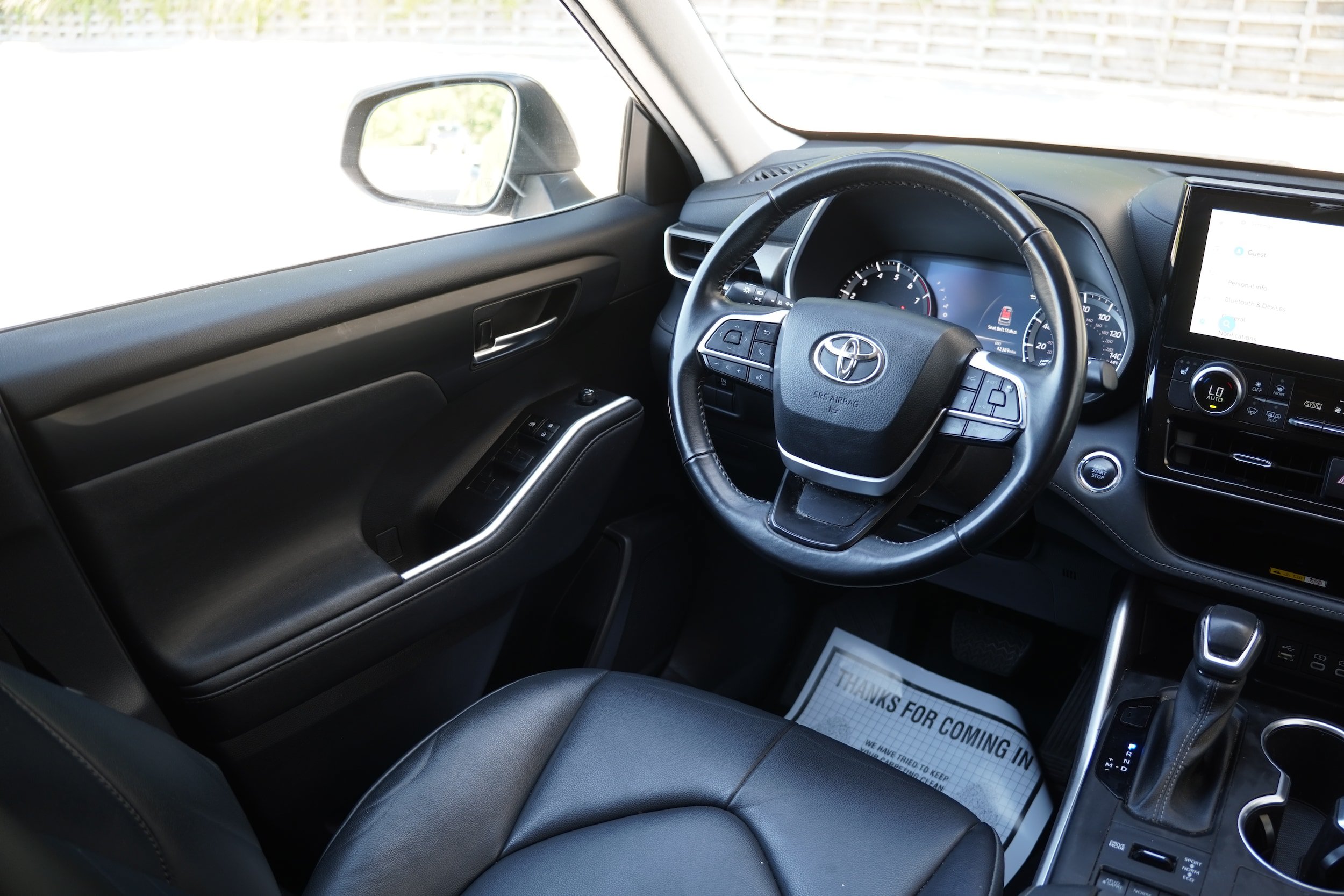 Used 2023 Toyota Highlander XLE AWD/4WD image 21
