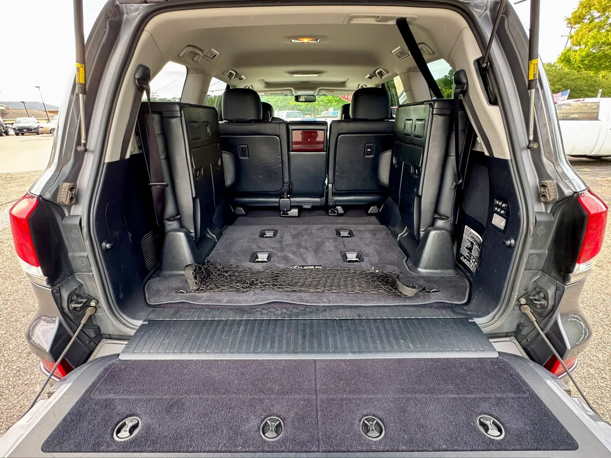 Used 2013 Lexus LX 570 4WD w/ Luxury Pkg image 20