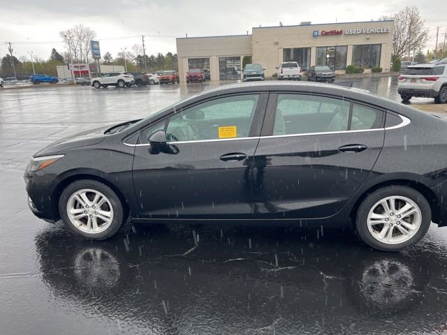 Used 2017 Chevrolet Cruze LT w/ Convenience Package FWD image 2