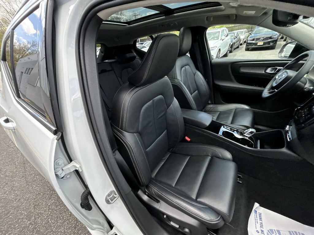 Certified 2023 Volvo XC40 B5 Plus w/ Driver Assist Package image 25