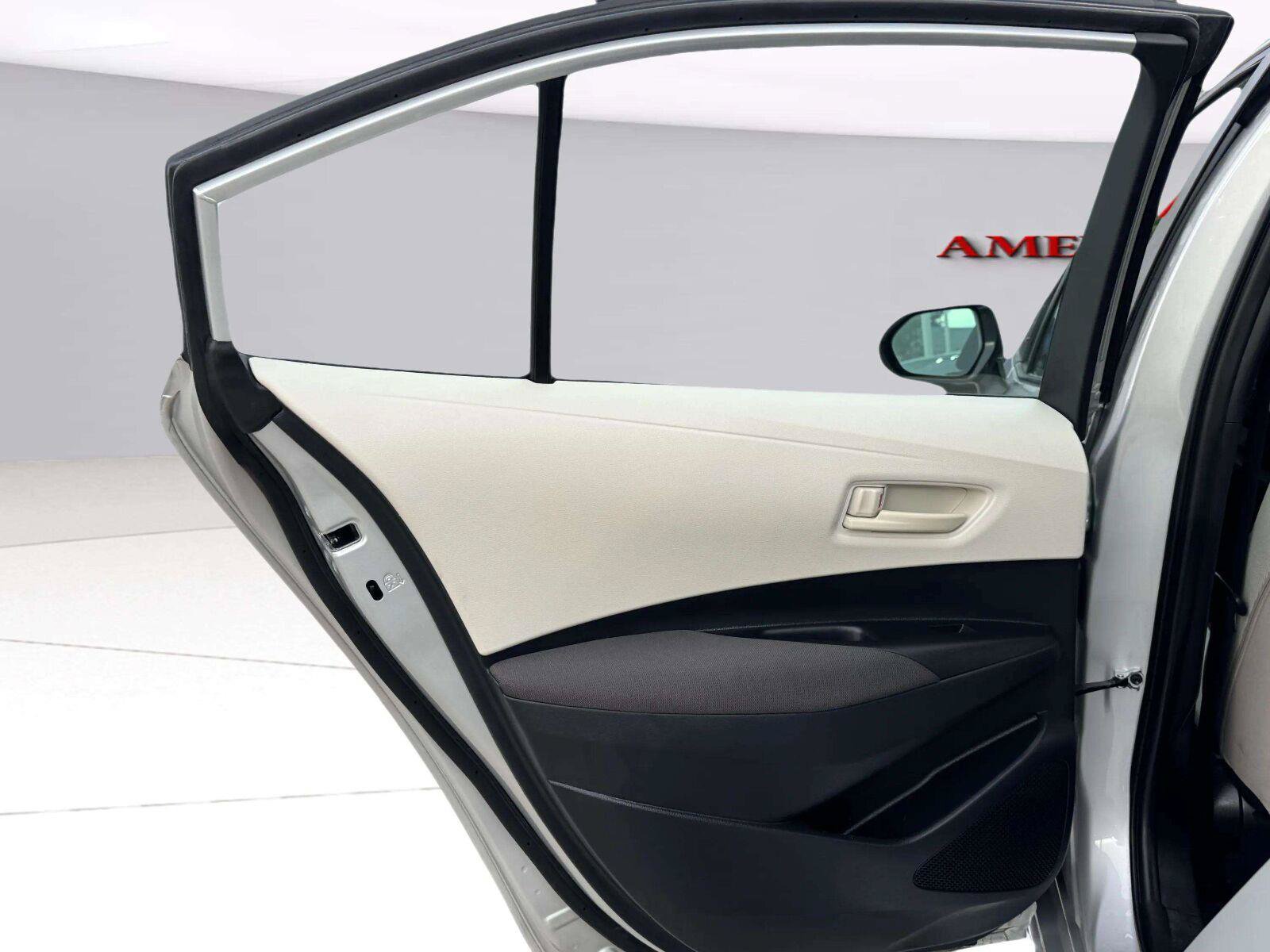 Used 2025 Toyota Corolla LE FWD image 34