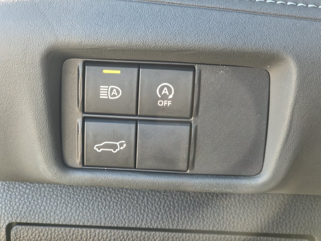 Used 2021 Nissan Kicks SR w/ Exterior Package FWD image 24