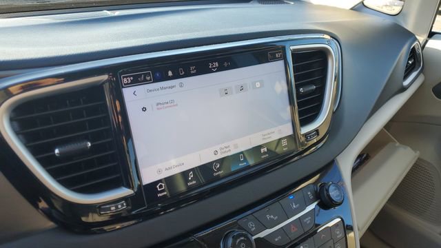 Certified 2024 Chrysler Pacifica Touring-L FWD image 15