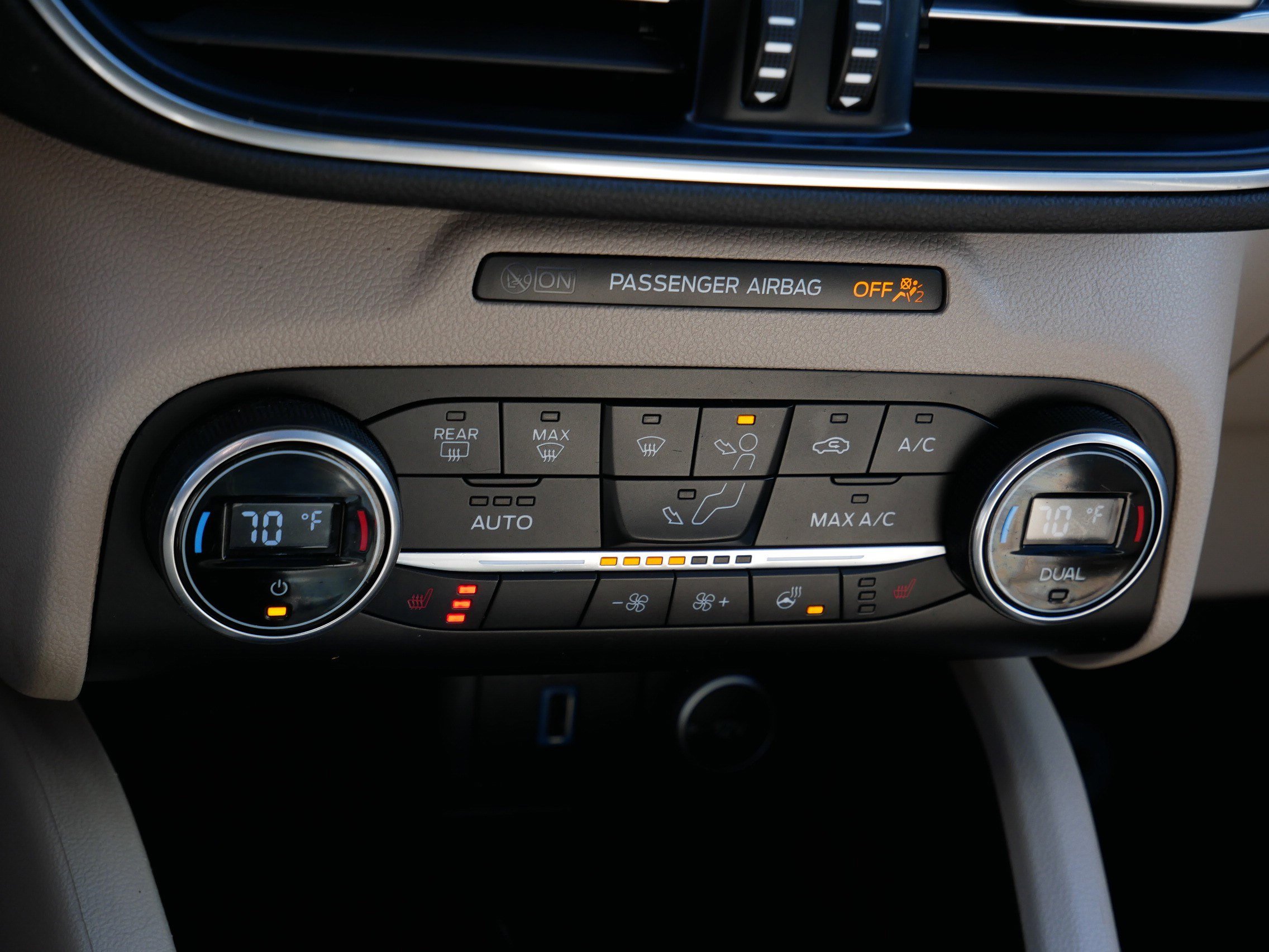 Used 2020 Ford Escape Titanium image 23