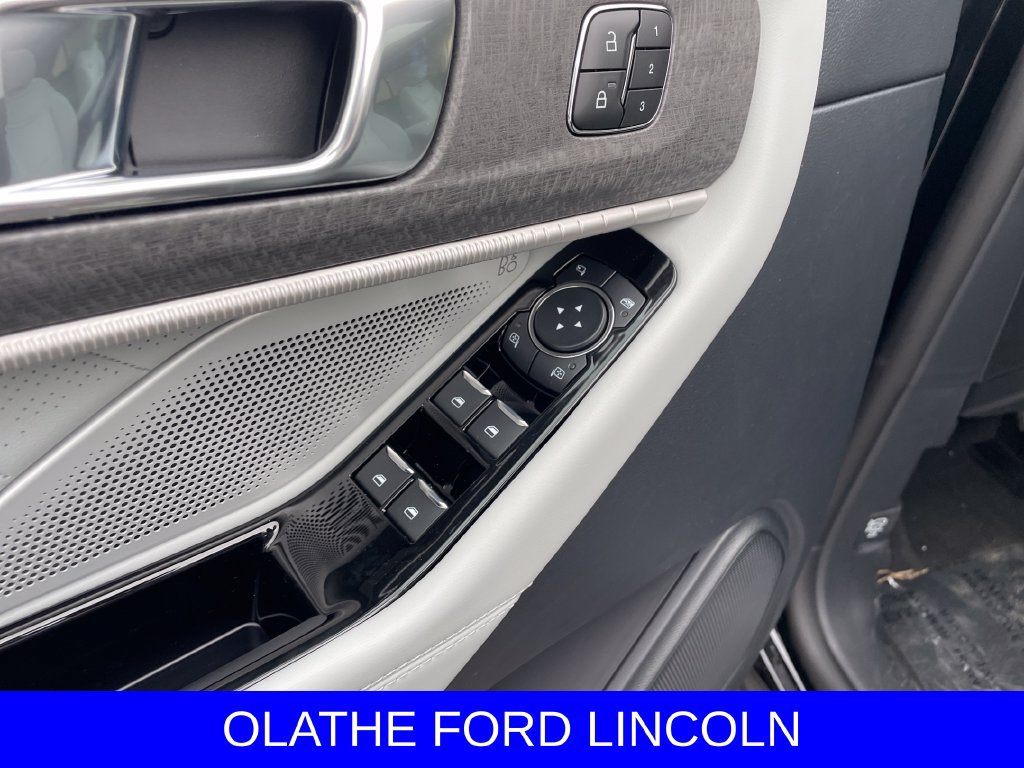 New 2026 Ford Explorer Platinum w/ LUX Leather Package AWD/4WD image 11