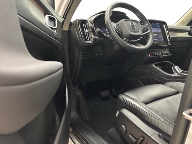 Used 2023 Volvo XC40 B4 Ultimate w/ Protection Package Premier image 8