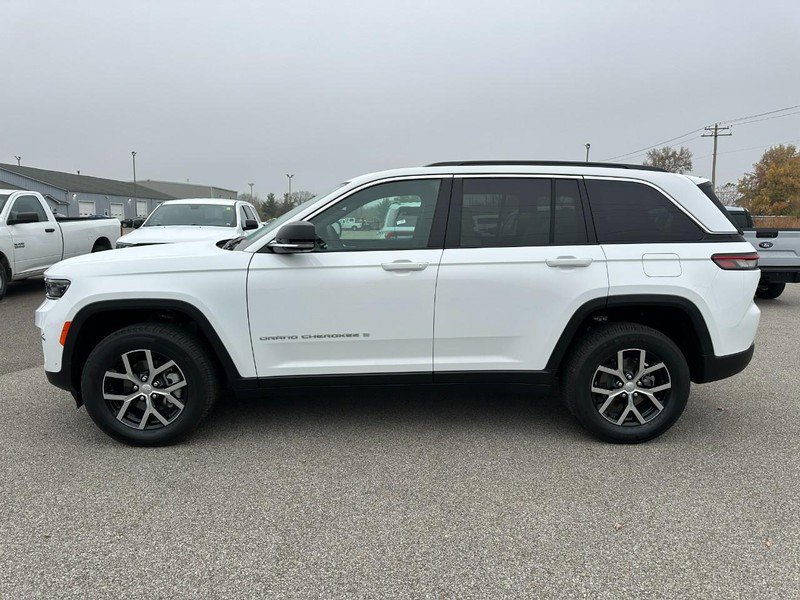 Used 2025 Jeep Grand Cherokee Limited w/ Luxury Tech Group II image 2