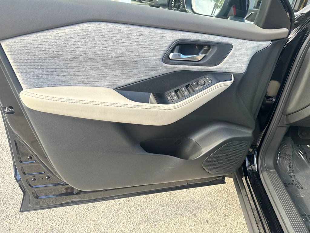 Certified 2023 Nissan Rogue SV image 11