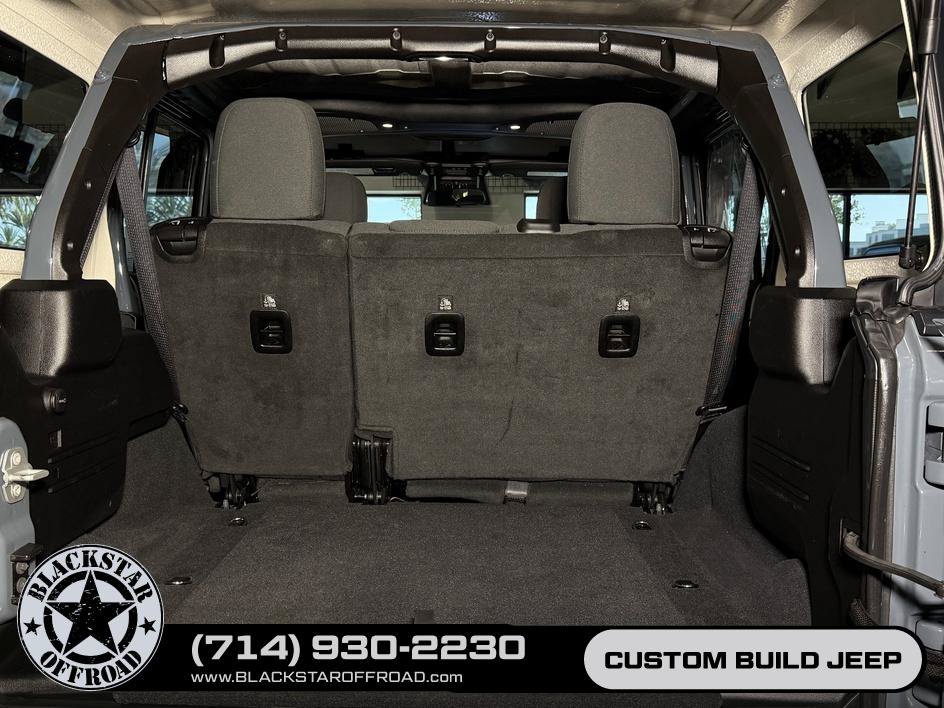 Used 2025 Jeep Wrangler Unlimited Rubicon w/ Convenience Group AWD/4WD image 23