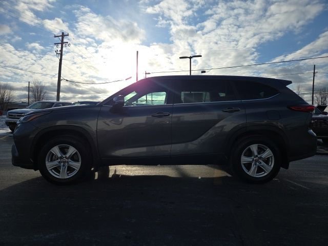 Used 2023 Toyota Highlander L image 4